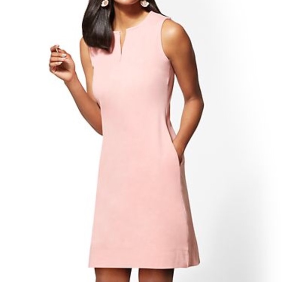 Dresses & Skirts - 💢New💢 Pink split neck dress